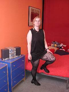  Privatbilder Das Rote Haus Eure Bilder Hallo ich bin die Susi   Ich verwöhne sehr gerne Männer u. Paare auch mit sehr viel sex   Ich wohne in München und ich bin 35 Jahre alt .Ich bin 160 klein und ich wiege 65 kg .Habe blaue Augen und schulterlanges blondes Haar .Meine BH ----Größe ist 80------B .Bin unten an der Muschi ganz rasiert .Ich bin nicht schüchtern .Mag sehr gerne und sehr viel Sex und Sex ist was schönes . Mann sagt und was stimmt ich bin eine sehr nette liebe wilde naturgeile Hausfrau ,und ich bin für fast alles zu haben und ich mach fast alles mit .  Zu finden bin ich im Helene -Wessel- Bogen 16a, im Euroindustriepark von München. Du kommst am besten über die B13 (Ingolstädterstrasse) bzw. die Leopoldstrasse von Süden. Dann ist der Industriepark angeschrieben. Der Helene-Wessel-Bogen liegt auf der Seite vom Wal-Mart.Ich bin fast immer da  Ich mag sehr gerne    Anal u. fingern ,blasen u. schlucken ,NS ohne schlucken ,Specials auf Anfrage ,duschen u. Sex , reiten ,Sex im Auto Strand usw., kuscheln, streicheln, schmusen ,Zungenküsse ,Küsse, Auch mit Übernachtungsmöglichkeit ,Lecken,Ganzkörpermassage ,Ich gehe mit zum Essen u.in Clubs ,trage Strumpfhosen Röcke u. Reizwäsche ,hohe Schuhe, Lass mich gerne im Gesicht u.Körper Anspritzen ,mache oft Video-Film Porno- u.Fotoshooting mit viel Sex im privaten Bereich und alles was beiden Spass macht . Mache gerne auch bei professionellen Erotikfilmen mit.  Ich biete auch Getränke mit an Wasser , Limo ,Cola ,Wein ,Sekt usw. ist im Preis mit drin